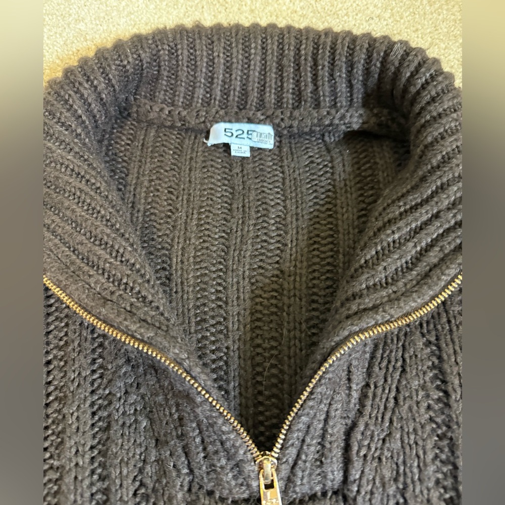 525 America size medium chunky
Brown Cable Knit Women's Sweater - Picture 10 of 10